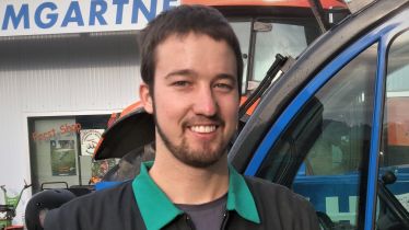Philipp Mösching, Landmaschinenmechaniker, in Ausbildung zum Diagnosetechniker Philipp Mösching, Landmaschinenmechaniker, in Ausbildung zum Diagnosetechniker